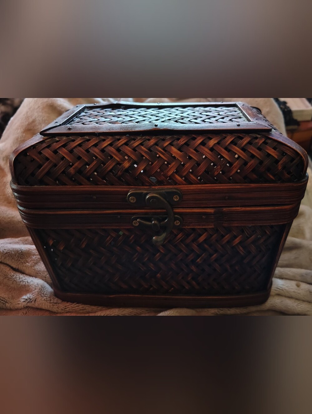VTG Woven Wicker Basket Box Brass Lever Closure & Accents 2 Tone Brown 9.5 x7